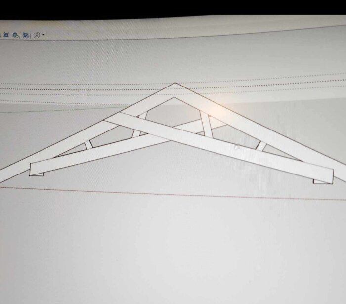 Ritning av en takstolkonstruktion med fokus på modifiering för ökad takhöjd i garage, eventuellt för golfklubbsving.