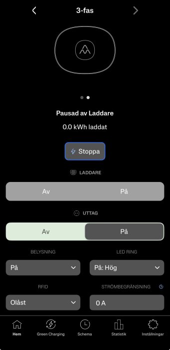 Appskärm för elbilsladdare visar "3-fas" med alternativ för att pausa och starta laddning. Inga kilowattimmar laddade.