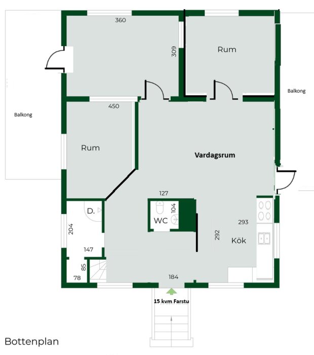 Planritning av funkishusets bottenplan med rum, kök, vardagsrum och 15 kvm farstu markerad för tillbyggnad.