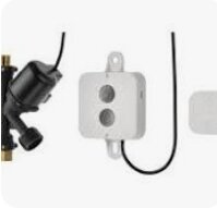 Elektronisk diskmaskinsavstängning med anslutningskablar och ventil.