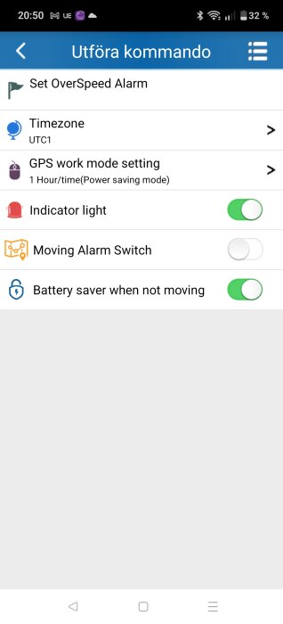Användargränssnitt för inställningar med alternativ för överhastighetslarm, tidszon, GPS-arbetsläge och energisparfunktioner.