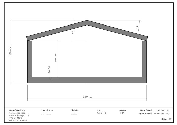 Ritning av byggnadens sektion med takvinkel och mått, utan synligt utrymme för övervåning.