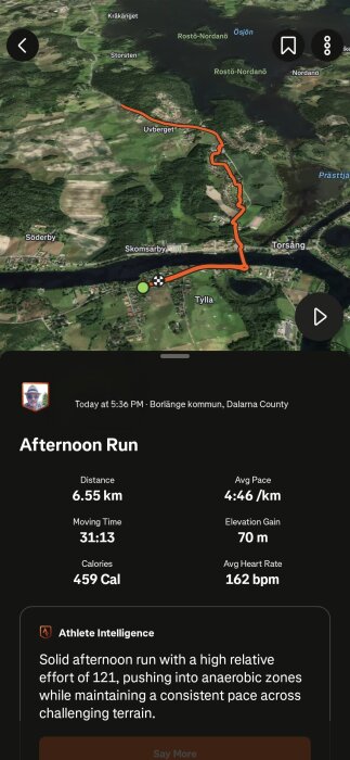 Karta över en löprunda i Borlänge med en sträcka på 6,55 km, snittempo 4:46 min/km och information om hjärtfrekvens och kaloriförbrukning.