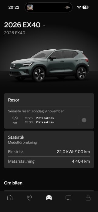 Bild på en skärm som visar information om en grön 2026 EX40 bilmodell. Senaste resan, elförbrukning och mätarställning syns.