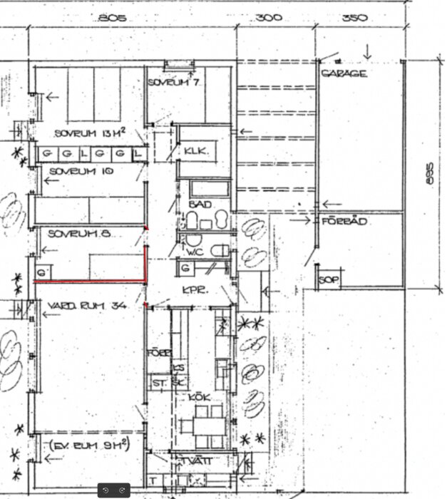 Byggnadsritning av ett hus med en vägg markerad i rött som diskussionsämne för att avgöra om den är bärande eller inte.