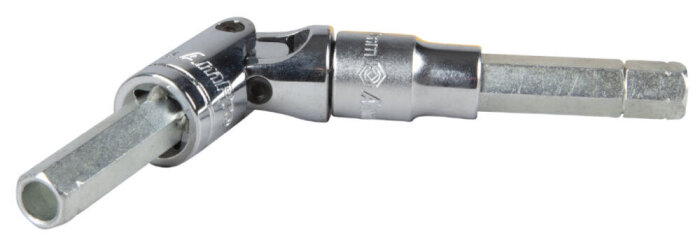 Flexibel förlängare för skruvmaskin i metall för att nå svårtillgängliga platser vid skruvdragning.