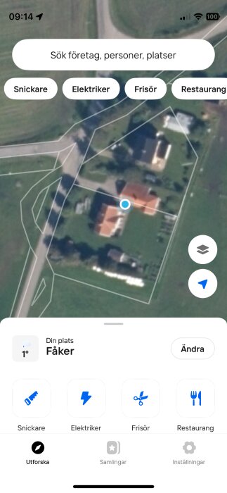 Satellitbild av fastigheter där tomtgränsen går genom garaget, vilket tyder på felaktig kartplacering.