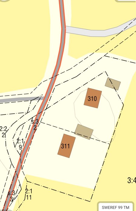 Karta med tomtgränser och husnummer 310 och 311, med vägar markerade i rött, del av diskussion om lantmäteriets kartmaterial.