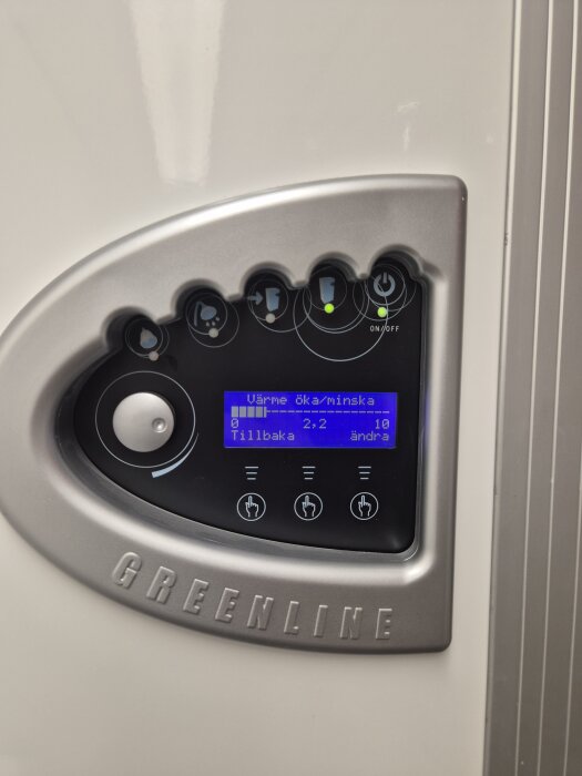 Inställningspanel för Greenline bergvärmeanläggning med justerbar värmekontroll från 0 till 10 på skalan, digital display visar aktuell inställning.