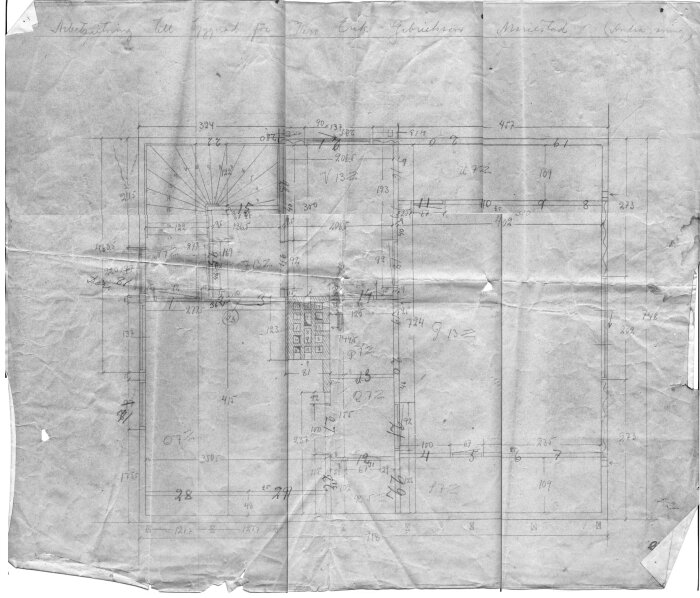Ritning av ett hus från 1939 med fokus på takstolskonstruktion och måttangivelser.