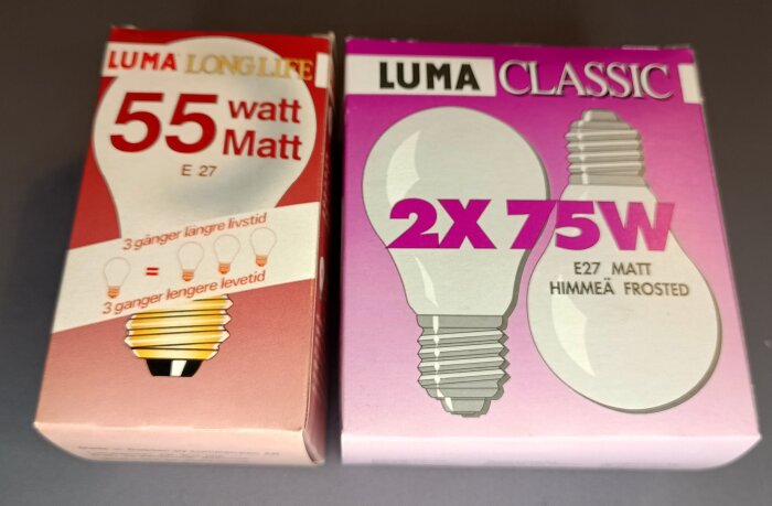 Förpackningar av Luma-lampor: "Luma Longlife 55W" och "Luma Classic 2x75W" visas med text om förlängd livslängd och matt yta.