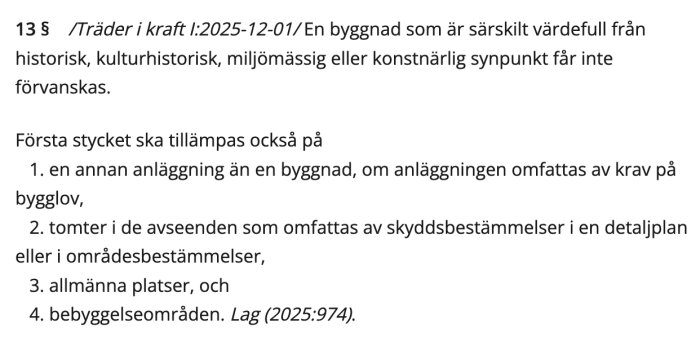 Bild av texten i Plan- och bygglagen, 8 kap 13 §, om skydd av byggnader värdefulla från historisk och kulturell synpunkt, träder i kraft 2025-12-01.