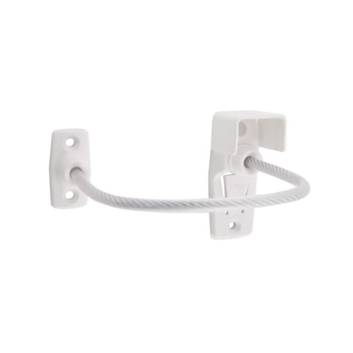 Vit spärranordning Assa 184, monterad med flexibel kabel mellan två fästen, avsedd för användning på inglasade balkonger.