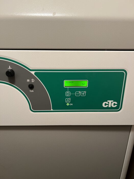 CTC panna med digital display som visar "ECOAIR 54".