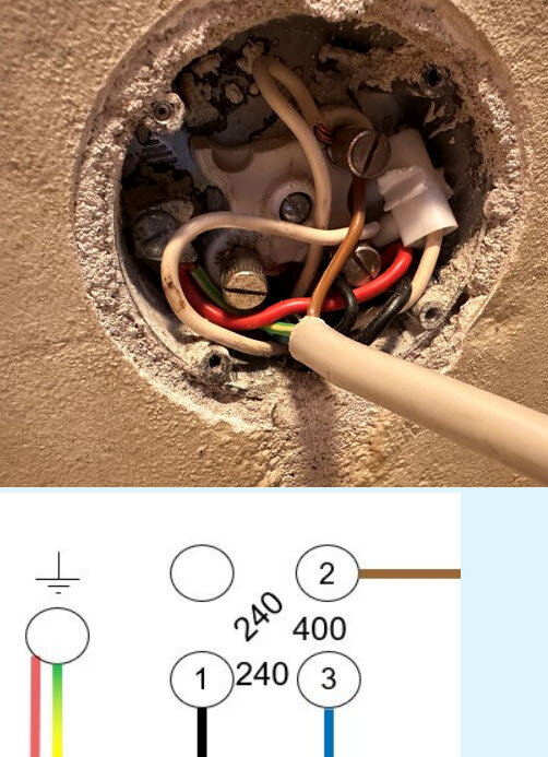 Bild av elektrisk kopplingsdosa med kablar; den bruna kabeln är ansluten med en sockerbit och diskussionen beskriver omkoppling av kablar.