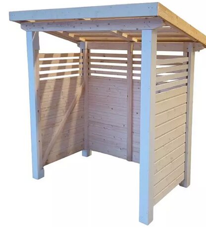 Träkonstruktion med tre väggar och pulpettak, enligt diskussion om att bygga en egen utan pulpettakstil.