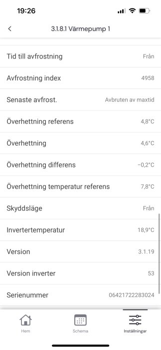 Inställningar för värmepump med avfrostnings- och överhettningsdata, inklusive seriemalnummer och temperaturinformation.