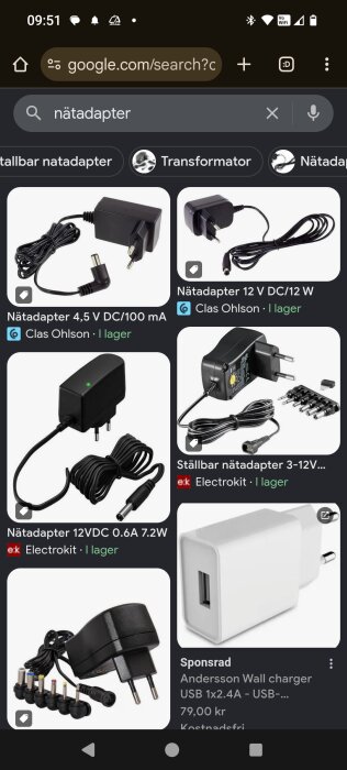 Exempel på olika nätadaptrar från sökresultat, inklusive modeller från Clas Ohlson och Electrokit, visas i bilden.
