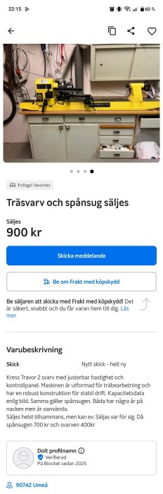 Gul träbearbetningsmaskin på en arbetsbänk i verkstad, med skåp och verktyg i bakgrunden.