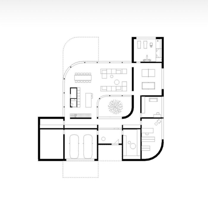 Planritning över ett hus med flera rum inklusive garage, kök, vardagsrum, sovrum och badrum.