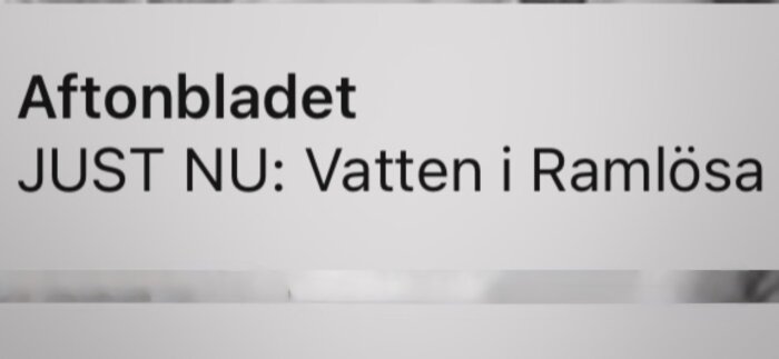 Tidningsrubrik som säger "JUST NU: Vatten i Ramlösa" från Aftonbladet.