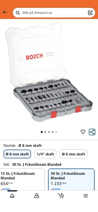 Frässtålssats från Bosch i en öppen plastlåda med flera olika frässtål och tillbehör, visas på Amazon.se med prisinformation.