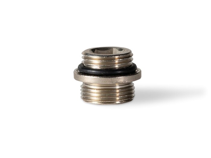 Metallisk nippel med utvändig M22 gänga för radiatorinstallation, använd i kombination med vinkelkopplingar och anpassningar.