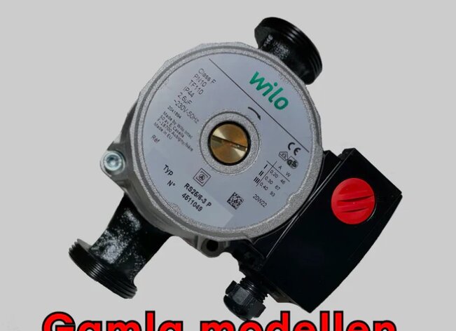Cirkulationspump av märket Wilo, gammal modell, med tekniska specifikationer synliga på pumpens framsida.