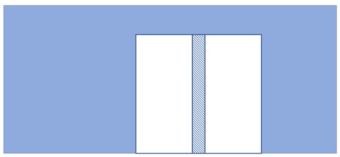 Planlösning av husets övervåning med markerade dörröppningar; streckad väggdel (10 cm) mellan två dörrar syns.