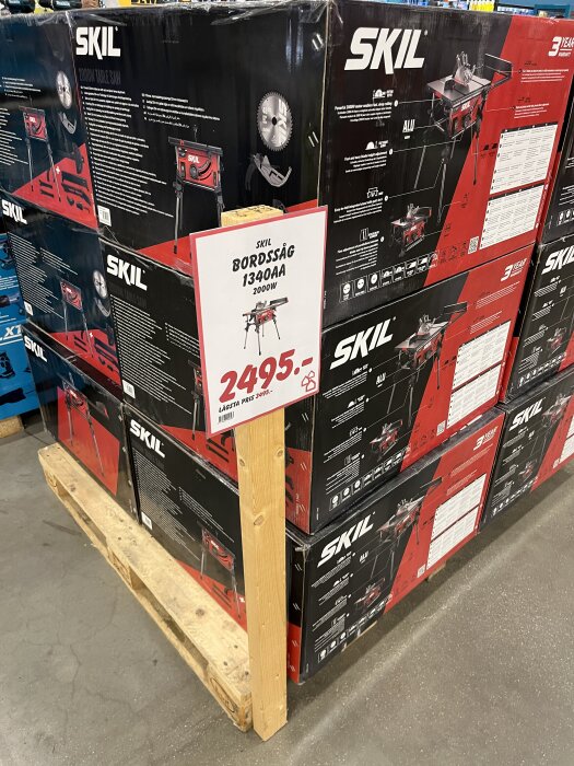 Pall med SKIL bordsågar till salu för 2495:- på Bauhaus.