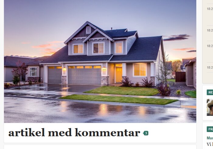 Tvåvåningshus med garage och trädgård i solnedgång, nybyggt bostadsområde.