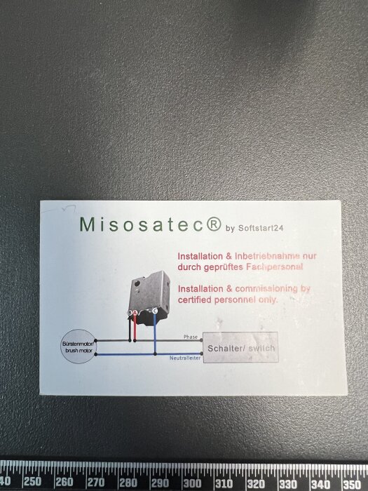 Diagram av Misosatec installation med svart mjukstart, fas- och neutralanslutningar till en borstmotor och strömbrytare.
