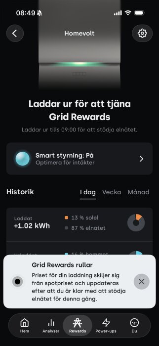 Laddningsapp med Homevolt visar information om Grid Rewards, laddar ur för att stödja elnätet, smart styrning på. Diagram över förbrukning och uppladdning.