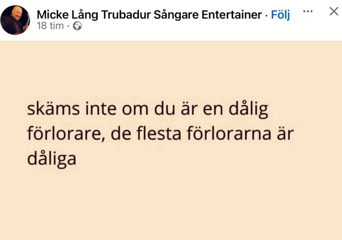 Citat: "skäms inte om du är en dålig förlorare, de flesta förlorarna är dåliga", svart text på beige bakgrund.