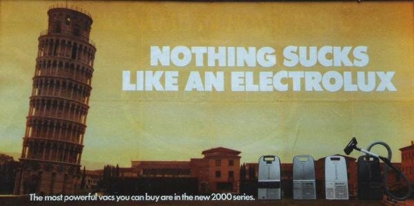 Poster med lutande tornet i Pisa och texten "Nothing sucks like an Electrolux". Flera dammsugare längst ner med text om den nya 2000-serien.