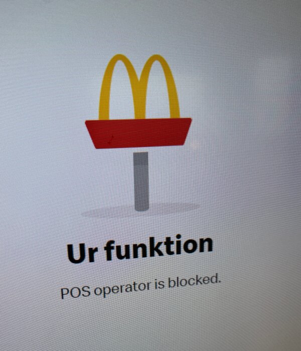 Skärm med McDonald's-logga och texten 'Ur funktion', samt meddelande: 'POS operator is blocked'.