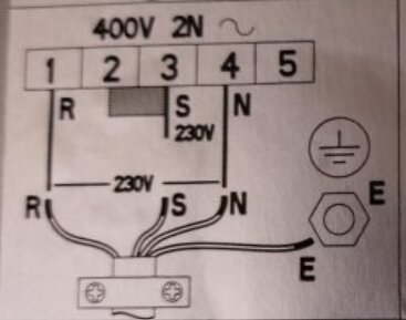 Kopplingsschema för 400V med märkning för R, S, N och jordning. Diagrammet visar ledningsanslutningar.