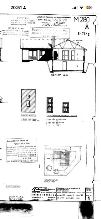 Bygglovsritning med sektion av hus och detaljer om skorstenar samt situationsplan, markerad med olika användningsområden och ritningsdetaljer.