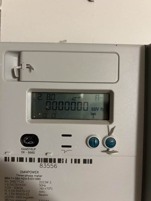 Elmätare med display som visar endast L2 och L3 samt flera mätvärden. Bakgrundsproblem beskrivs i texten om möjlig trasig L1.