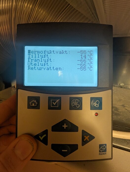 Kontrollenhet för klimatövervakning med temperaturer: termofukt-vakt, tilluft, frånluft, uteluft och returvatten. Värden visas på skärm.