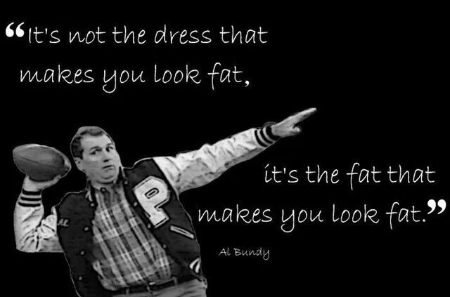 Man i sportjacka kastar amerikansk fotboll, citat jämte honom säger: "It's not the dress that makes you look fat, it's the fat that makes you look fat.