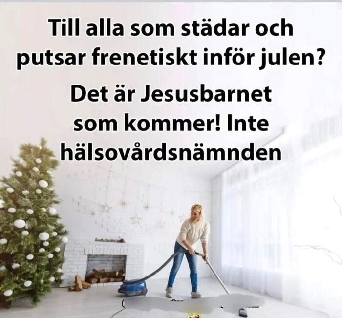 Kvinna dammsuger i vardagsrum med julgran och text: "Till alla som städar inför julen? Det är Jesusbarnet som kommer! Inte hälsovårdsnämnden".
