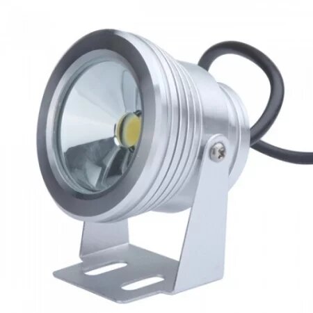 Silverfärgad spotlight med 220V och 10W effekt, monterad på ett justerbart stativ. Spotlights söks som är utbytbara, med varm ljus och ej för starkt sken.