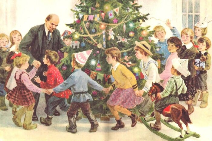 Barn och en man håller i varandras händer och dansar runt en dekorerad julgran. En av barnen bär en dumstrut.