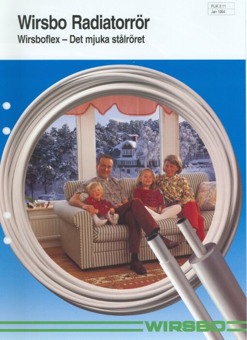 Wirsbo Radiatorrör broschyr från 1994 med familj i soffa i vinterlandskap, skymd av stora metallrör.
