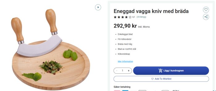 Eneggad vagga kniv med två trähandtag och rund bambuskärbräda med fördjupning, visa hackade örter och pepparkorn på ytan.