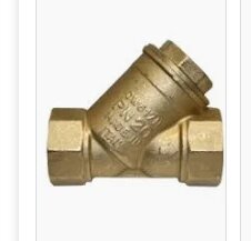 En mässingsbackventil för VVS, avstängningsfunktion och avtagbart filter innanför stora pluggen, kräver låsringstång för åtkomst.