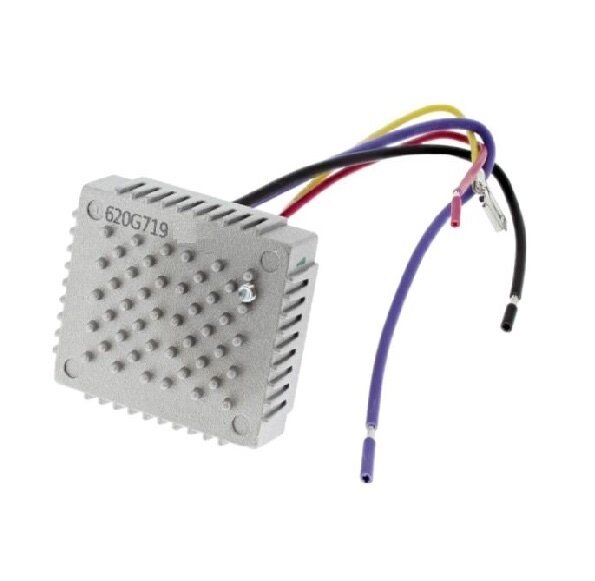 Elektronikkomponent med flera färgade kablar, märkt "620G719", relaterad till en batterikontakt i ett handtag.