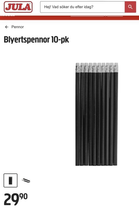 Svartvitt foto av tio svarta blyertspennor med suddgummin, uppställda vertikalt, med Jula-logotyp och priset 29,90 kr i bildens övre del.