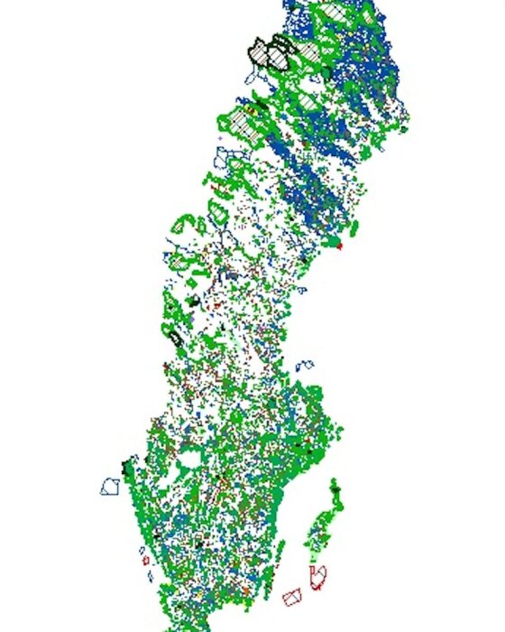 Karta över Sverige som visar spridningen av skyddade naturområden, markerade i olika färger.